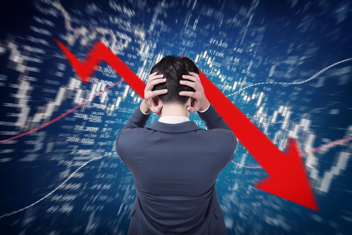 老外一个吃奶一个添下面 嗯……a…哦在线观看